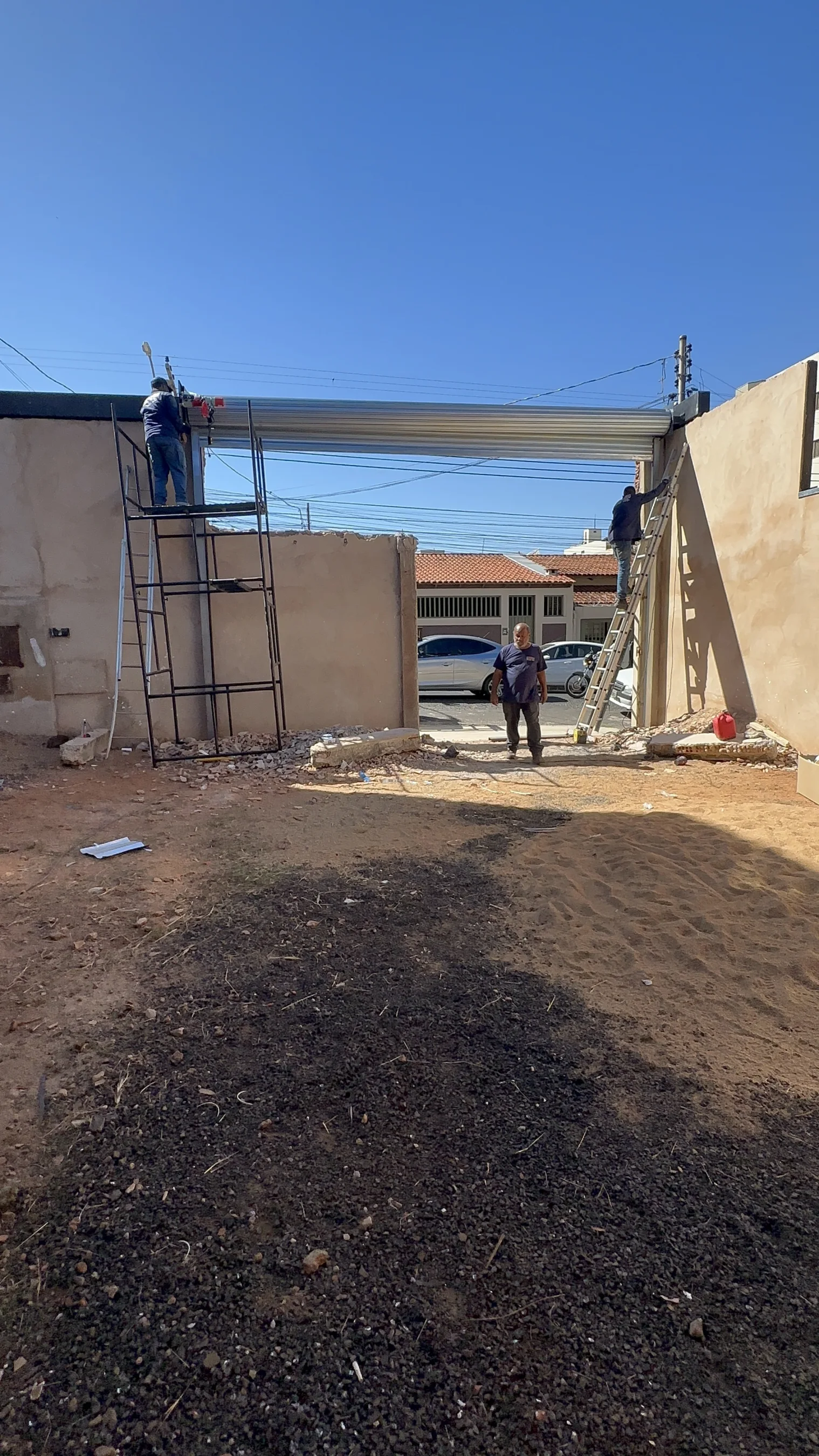 Instalação de porta automática de aço — foto 2